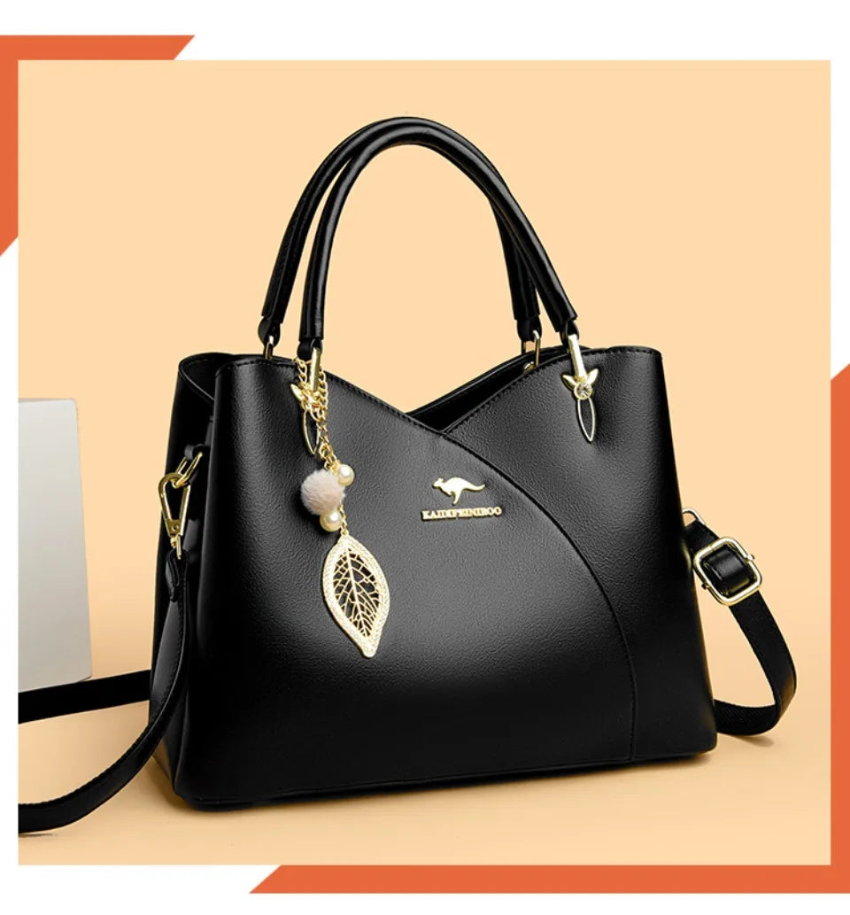 felina™ – sort skuldertaske med elegante vedhæng
