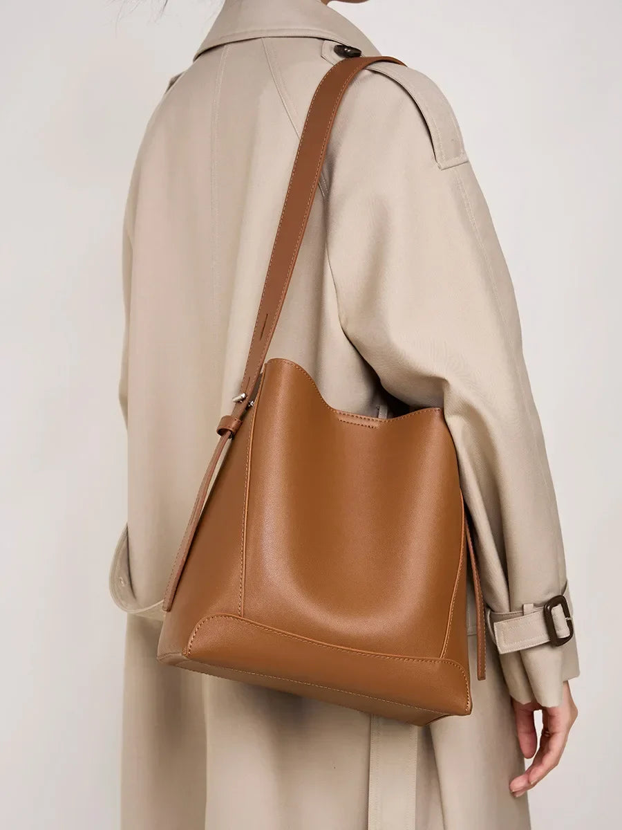 tine™ – elegant sandfarvet skuldertaske med bæltehank