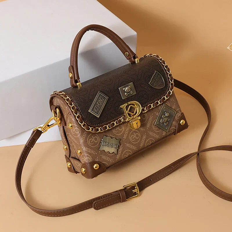 zelda™ – retro skuldertaske med monogram og gulddetaljer