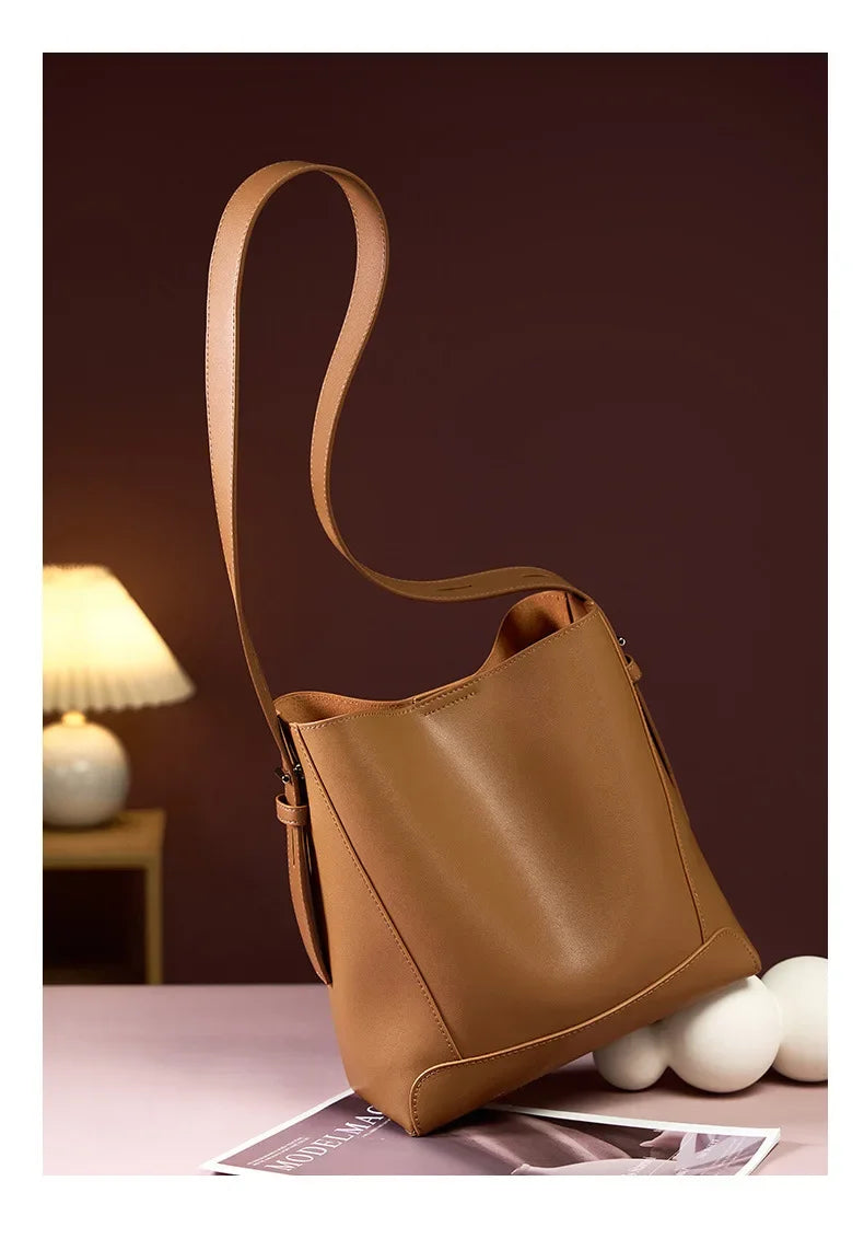 tine™ – elegant sandfarvet skuldertaske med bæltehank