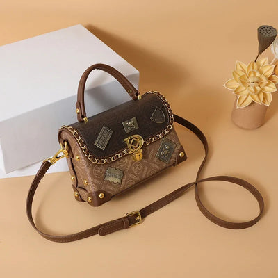 zelda™ – retro skuldertaske med monogram og gulddetaljer