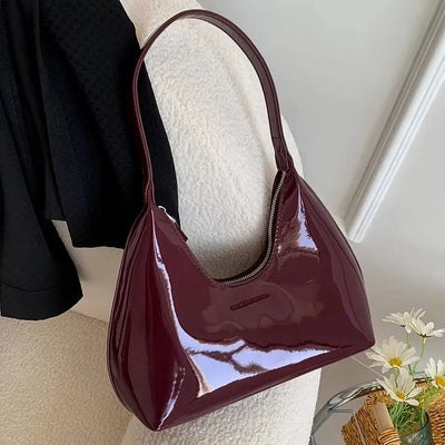 vera™ – blank vinrød skuldertaske i laklook