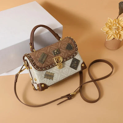 zelda™ – retro skuldertaske med monogram og gulddetaljer