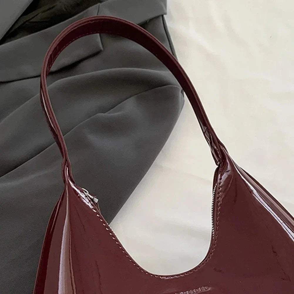 vera™ – blank vinrød skuldertaske i laklook