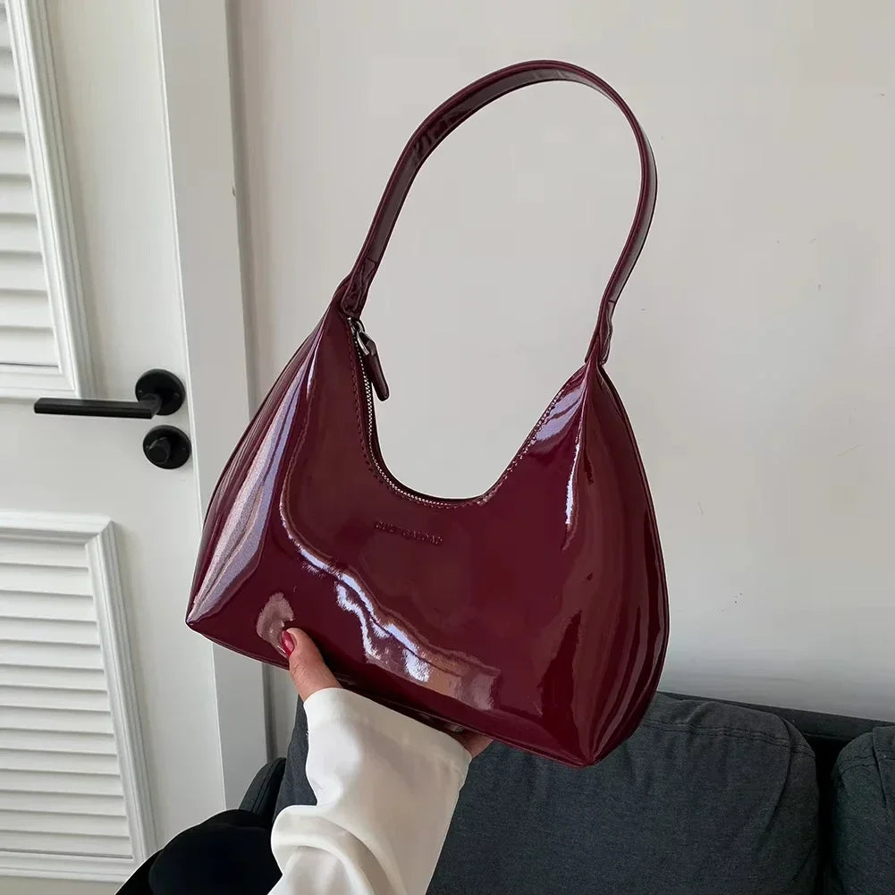 vera™ – blank vinrød skuldertaske i laklook