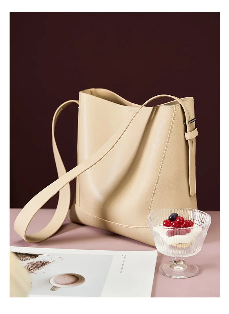 tine™ – elegant sandfarvet skuldertaske med bæltehank