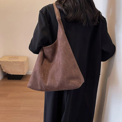 freja™ – blød skuldertaske i ruskindsstil